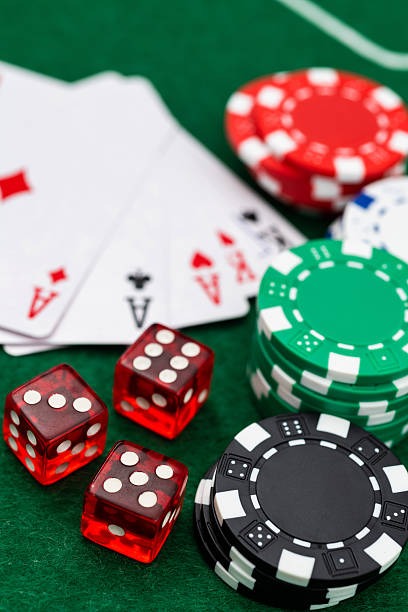 Free spins feature trigger and bonus round interface